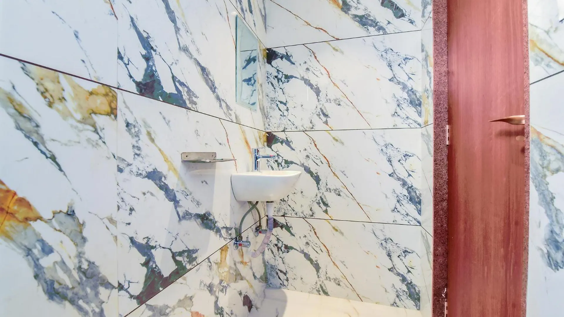 Отель Fabhotel Samrat Regency Удайпур